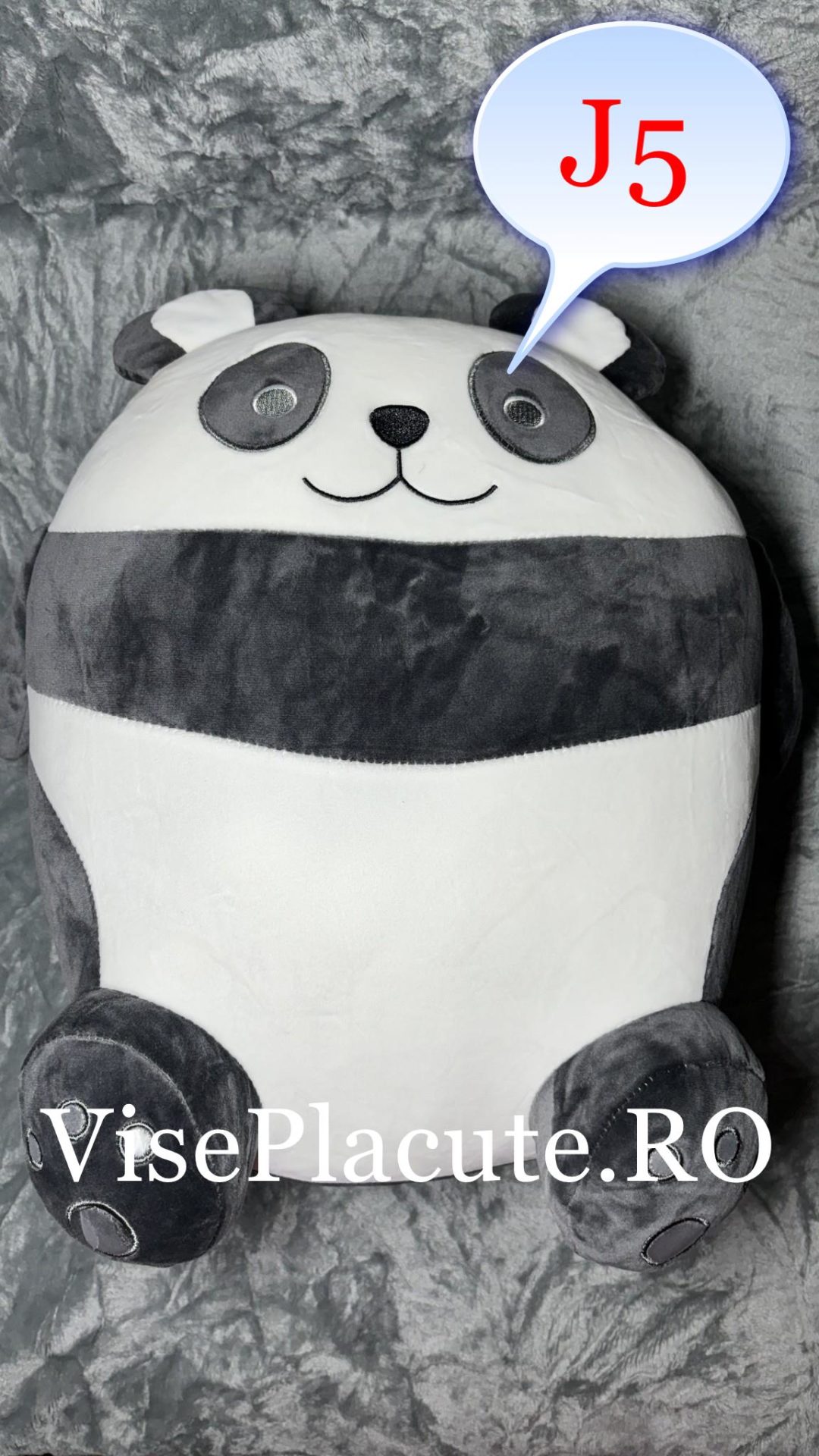 Perna Decorativa + Patura Cocolino Bucură-te de Confortul Absolut cu Setul Patură Cocolino și Pernă Decorativă! Creează o oază de confort și stil în propria ta casă cu noul nostru Set Patură Cocolino și Pernă Decorativă. Vise Placute îți aduce o experiență unică de relaxare, combinând rafinamentul estetic cu o atingere de căldură și confort.