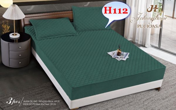 Husa de pat: 160x200+30 cm – Acest model se potrivește perfect pe saltelele de dimensiune standard 160x200 cm și adaugă 30 cm suplimentari pentru un aspect perfect aranjat. 2 fețe de pernă: 50x75 cm – Aceste fețe de pernă sunt ideale pentru a completa setul și pentru a adăuga un plus de confort în dormitorul tău.