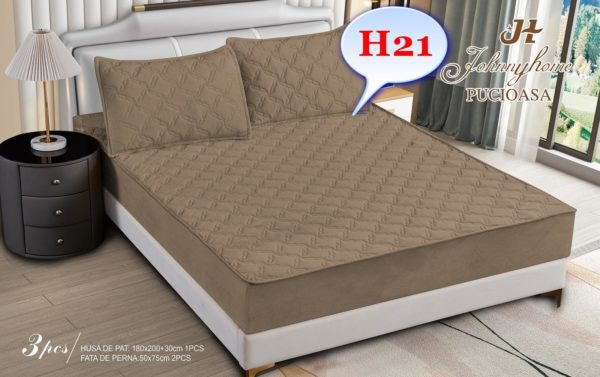 Husa de pat: 160x200+30 cm – Acest model se potrivește perfect pe saltelele de dimensiune standard 160x200 cm și adaugă 30 cm suplimentari pentru un aspect perfect aranjat. 2 fețe de pernă: 50x75 cm – Aceste fețe de pernă sunt ideale pentru a completa setul și pentru a adăuga un plus de confort în dormitorul tău.