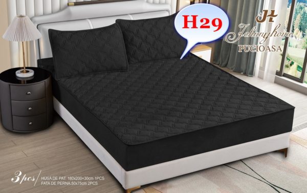 Husa de pat: 160x200+30 cm – Acest model se potrivește perfect pe saltelele de dimensiune standard 160x200 cm și adaugă 30 cm suplimentari pentru un aspect perfect aranjat. 2 fețe de pernă: 50x75 cm – Aceste fețe de pernă sunt ideale pentru a completa setul și pentru a adăuga un plus de confort în dormitorul tău.