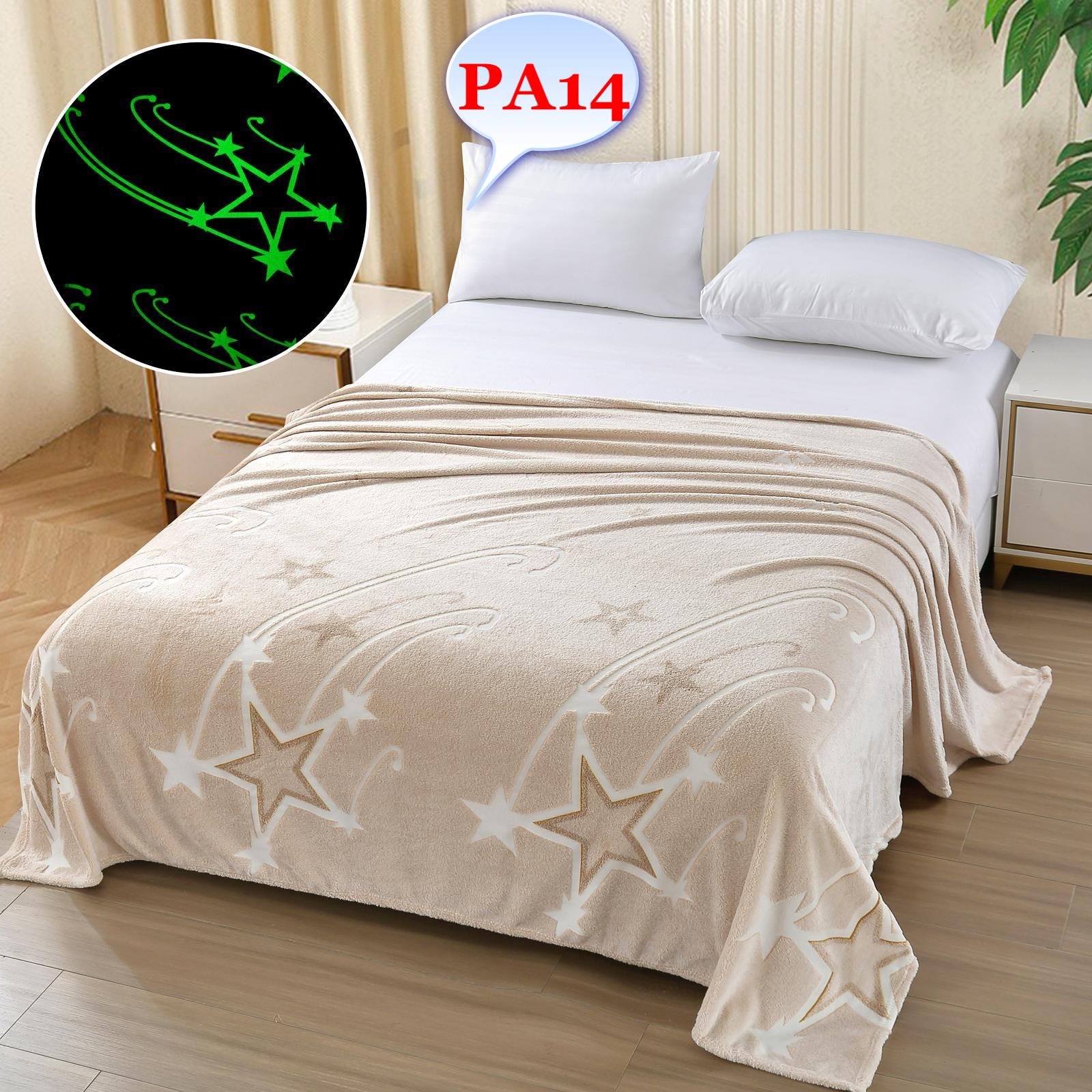 Pătura pufoasă COCOLINO Intra într-o lume de rafinament și confort cu pătura pufoasă COCOLINO, o bijuterie a simplității și eleganței pentru casa ta. Fabricată cu grijă din cele mai fine materiale, această pătură nu doar te încălzește, ci redefinește experiența ta de relaxare.