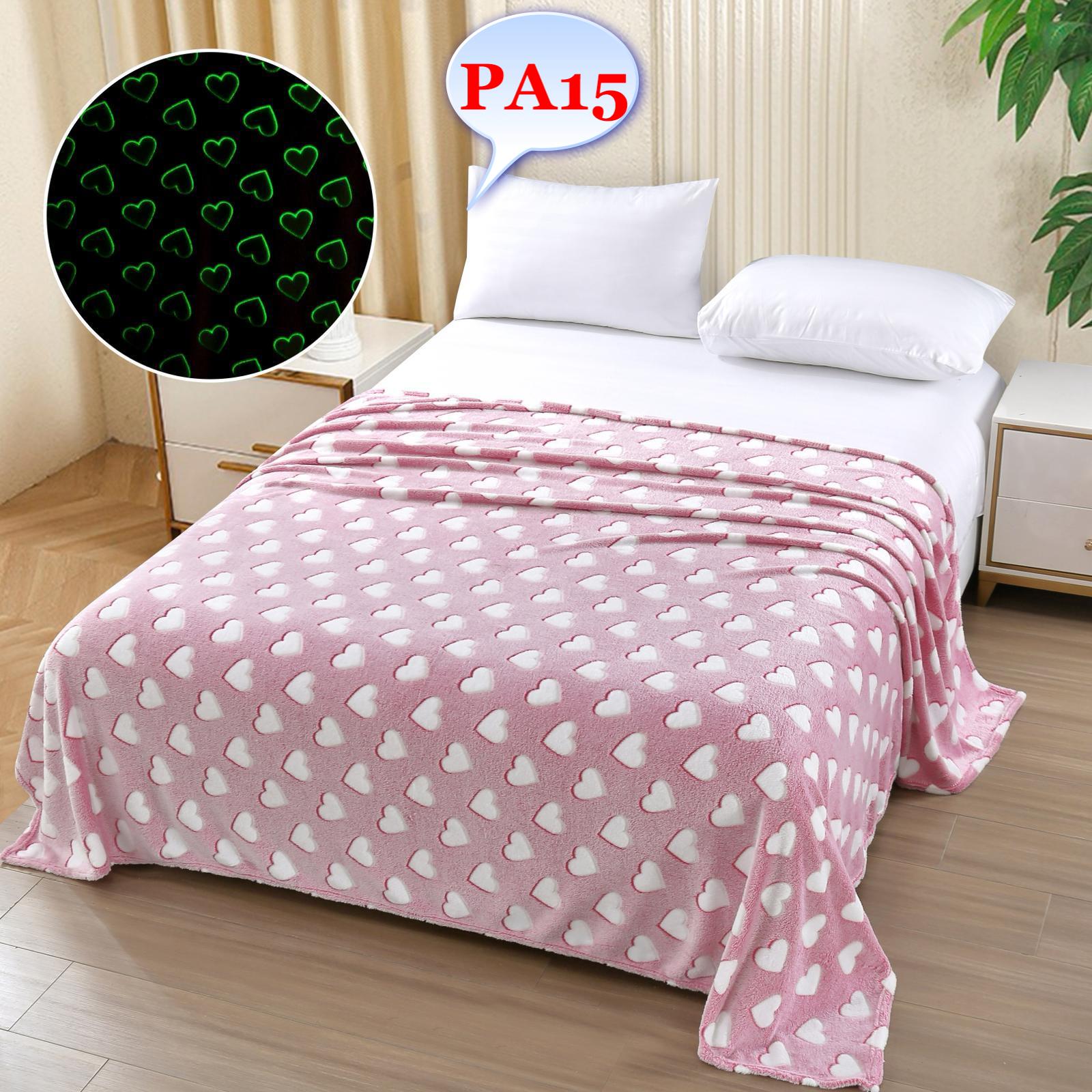 Pătura pufoasă COCOLINO Intra într-o lume de rafinament și confort cu pătura pufoasă COCOLINO, o bijuterie a simplității și eleganței pentru casa ta. Fabricată cu grijă din cele mai fine materiale, această pătură nu doar te încălzește, ci redefinește experiența ta de relaxare.