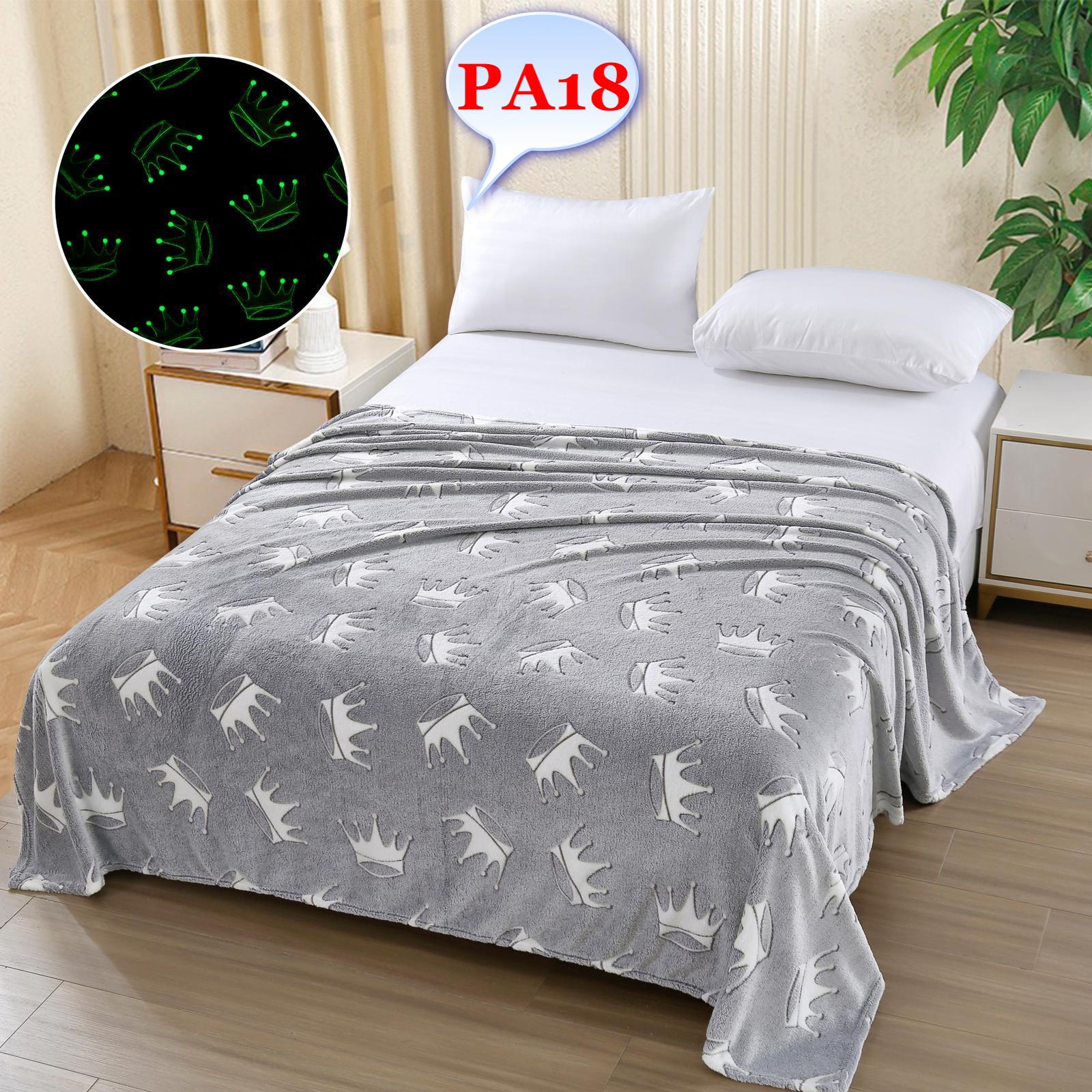 Pătura pufoasă COCOLINO Intra într-o lume de rafinament și confort cu pătura pufoasă COCOLINO, o bijuterie a simplității și eleganței pentru casa ta. Fabricată cu grijă din cele mai fine materiale, această pătură nu doar te încălzește, ci redefinește experiența ta de relaxare.