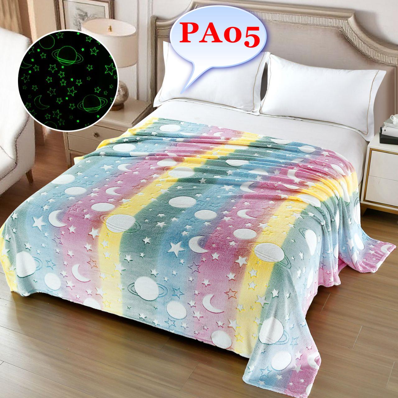 Pătura pufoasă COCOLINO Intra într-o lume de rafinament și confort cu pătura pufoasă COCOLINO, o bijuterie a simplității și eleganței pentru casa ta. Fabricată cu grijă din cele mai fine materiale, această pătură nu doar te încălzește, ci redefinește experiența ta de relaxare.